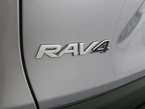 Used 2025 Toyota RAV4 LE AWD/4WD image 10
