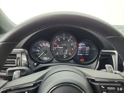 Used 2022 Porsche Macan image 20