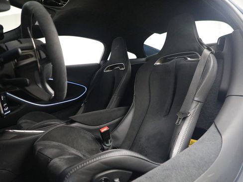 Used 2024 McLaren Artura RWD image 16