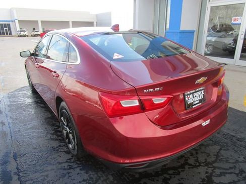 Used 2018 Chevrolet Malibu LT image 3