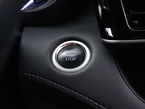 Used 2024 Toyota Highlander LE FWD image 22