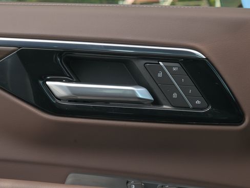 Used 2026 Chevrolet Suburban High Country AWD/4WD image 35