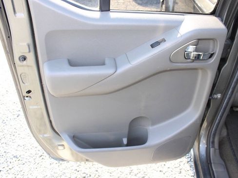 Used 2005 Nissan Frontier SE w/ (P01) Power Pkg AWD/4WD image 22