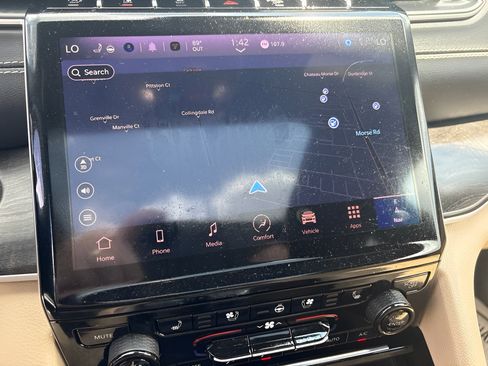 Used 2024 Jeep Grand Cherokee Limited w/ Luxury Tech Group II AWD/4WD image 16