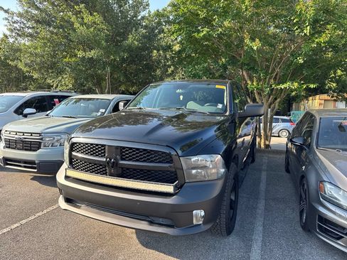 Used 2019 RAM 1500 Express w/ Express Value Package AWD/4WD image 1