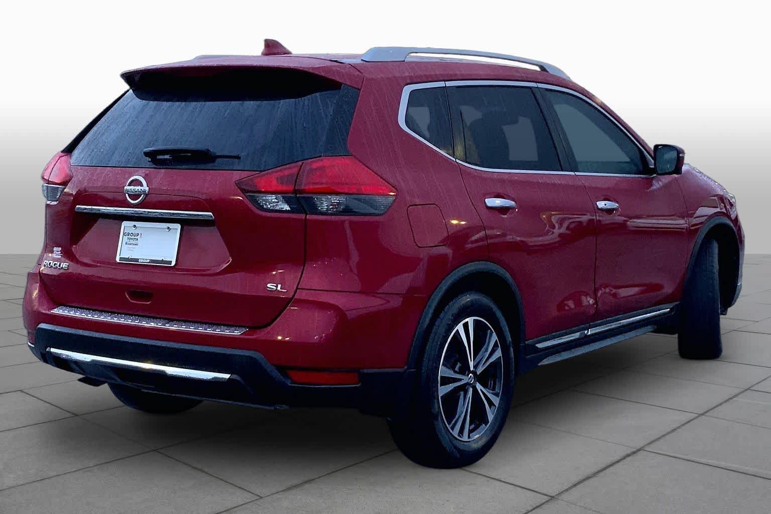 Used 2017 Nissan Rogue SL w/ SL Premium Package FWD image 12