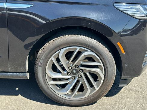 Used 2025 Lincoln Navigator Reserve AWD/4WD image 11