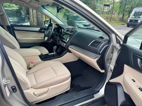 Used 2017 Subaru Outback 2.5i Premium w/ Popular Package #1 AWD/4WD image 9