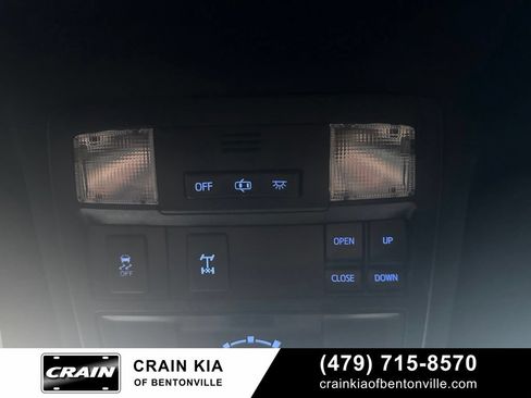 Used 2017 Toyota Tacoma TRD Off-Road w/ Premium & Technology Package AWD/4WD image 21