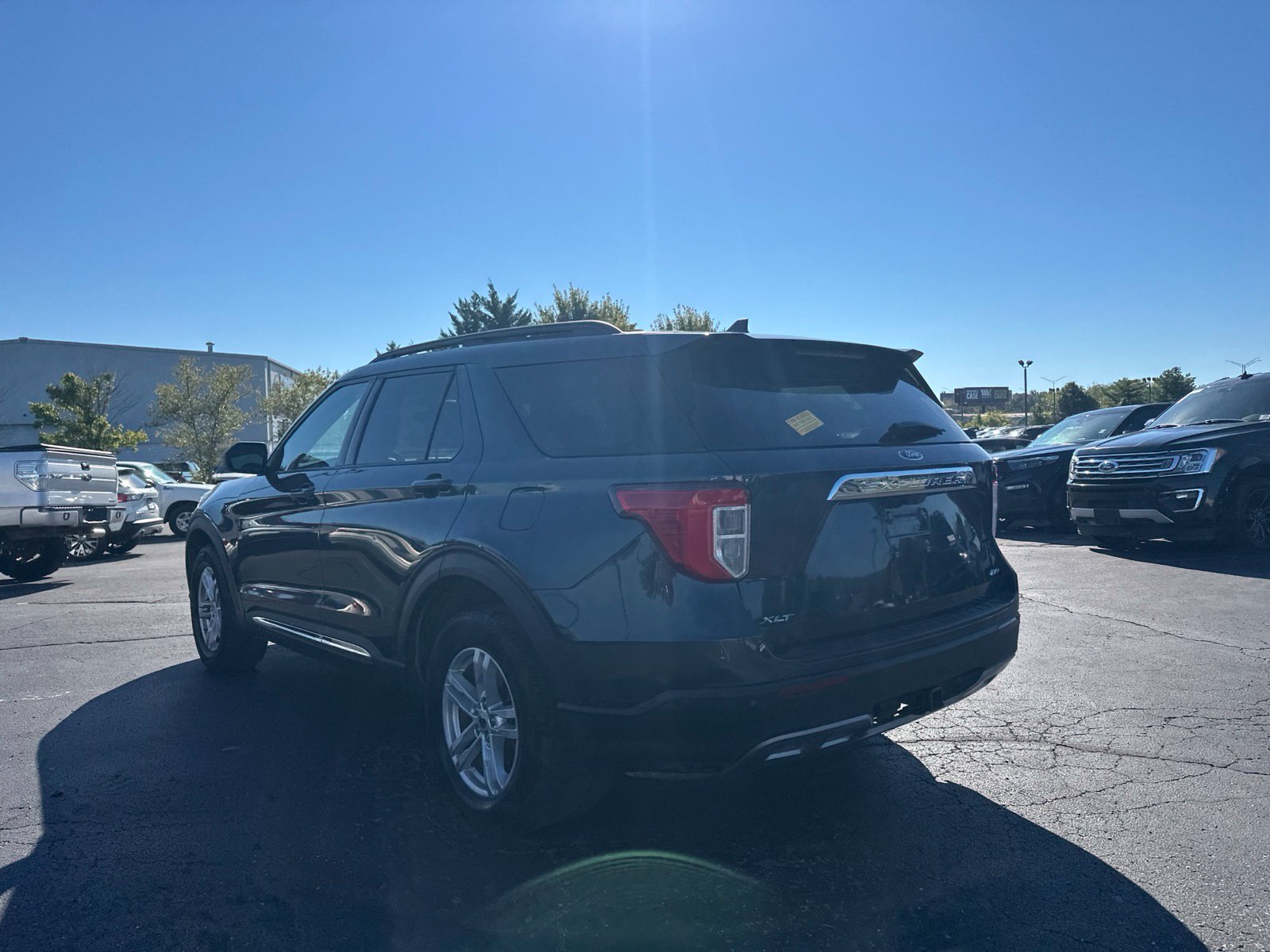 Used 2022 Ford Explorer XLT w/ Equipment Group 202A AWD/4WD image 6