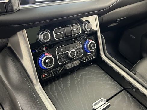 Used 2024 GMC Yukon Denali image 23