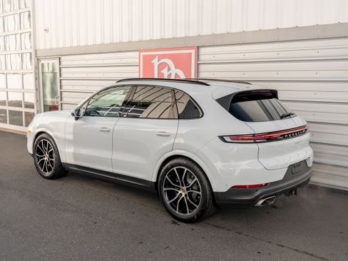 Used 2024 Porsche Cayenne image 41