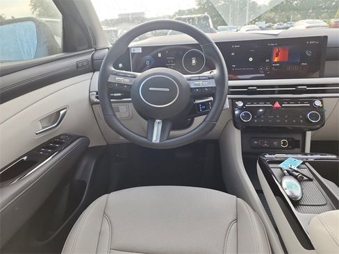 New 2025 Hyundai Tucson Limited image 12