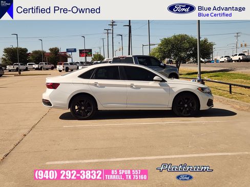 Used 2024 Volkswagen Jetta SE w/ Panoramic Sunroof Package FWD image 7