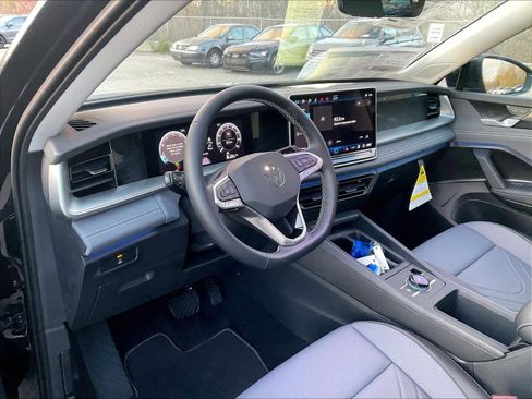 New 2026 Volkswagen Tiguan SE image 9