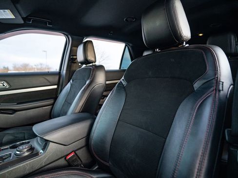 Used 2019 Ford Explorer XLT w/ XLT Sport Appearance Package image 6