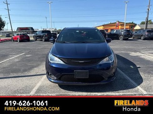 Used 2019 Chrysler Pacifica Touring Plus w/ S Appearance Package FWD image 2