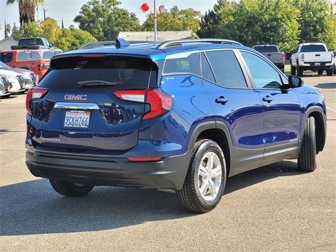 Used 2022 GMC Terrain SLE w/ Driver Convenience Package image 5