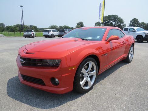 Used 2010 Chevrolet Camaro SS w/ RS Package RWD image 3