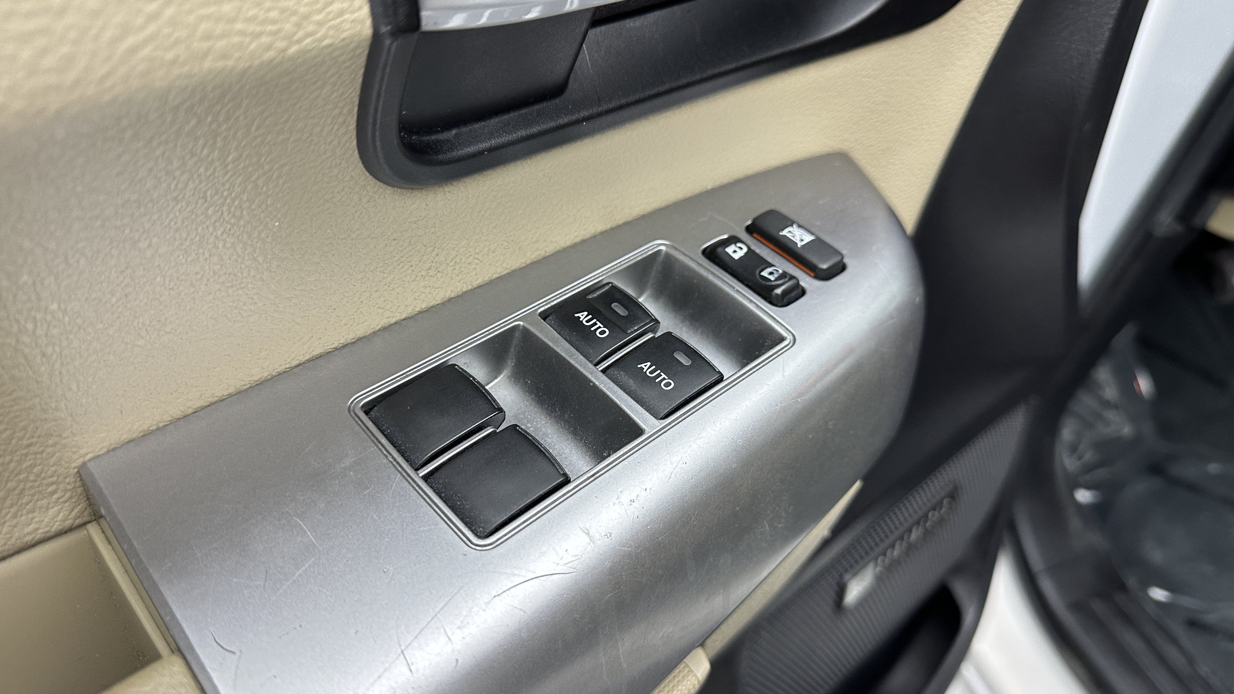 Used 2018 Toyota Sequoia Limited w/ Safety & Convenience Package RWD image 15