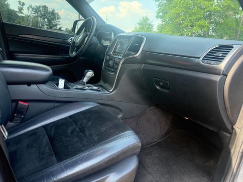Used 2018 Jeep Grand Cherokee Altitude RWD image 7