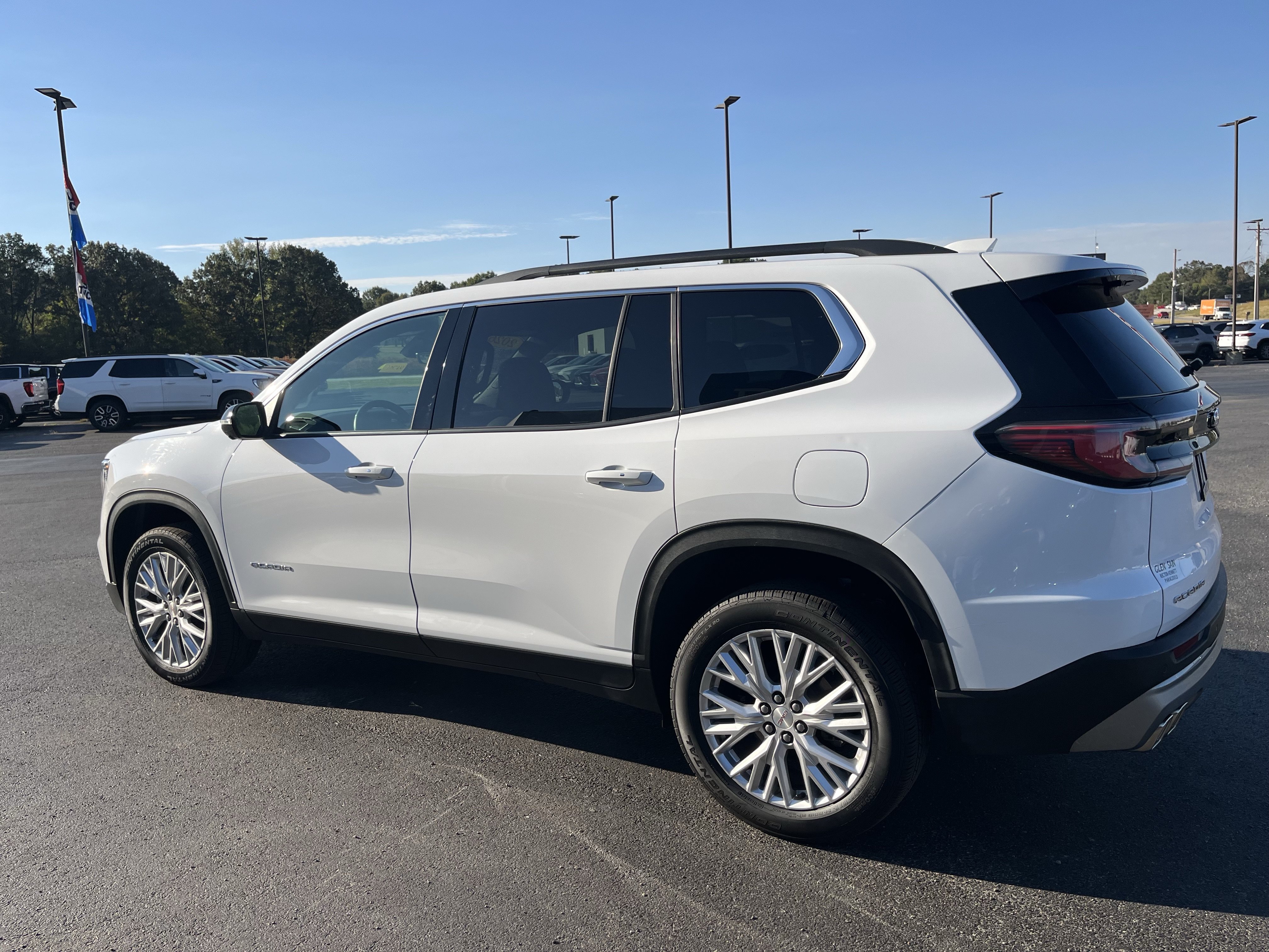 Used 2026 GMC Acadia Elevation w/ Elevation Premium Package FWD image 2