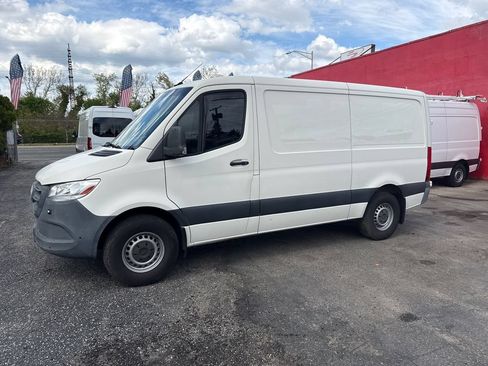 Used 2021 Mercedes-Benz Sprinter 1500 w/ Premium Package image 3