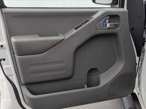 Used 2021 Nissan Frontier SV w/ Midnight Edition Floor Mats AWD/4WD image 13