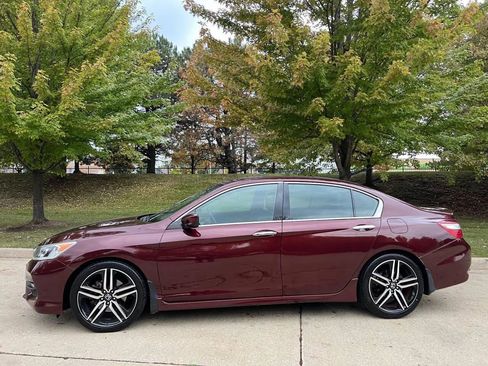 Used 2016 Honda Accord Sport image 9