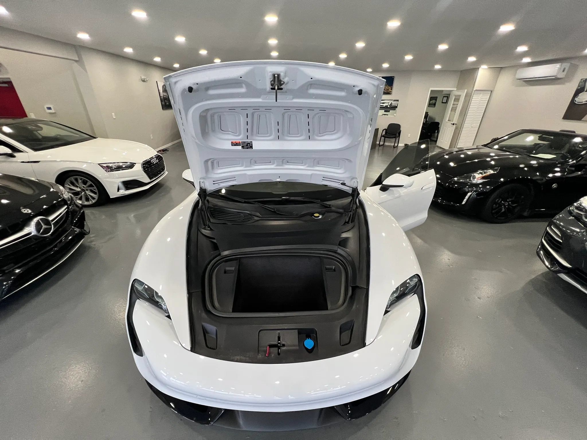Used 2020 Porsche Taycan Turbo AWD/4WD image 38