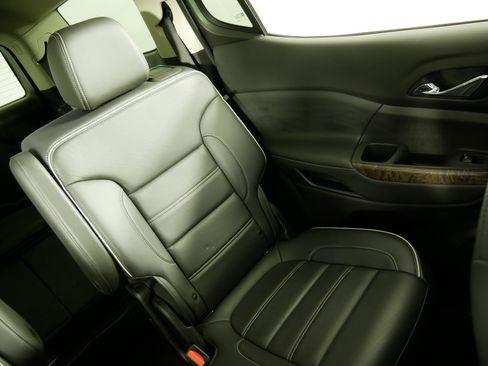 Used 2022 GMC Acadia Denali w/ Denali Ultimate Package image 14