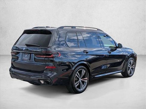 Used 2026 BMW X7 xDrive40i w/ M Sport Package image 5