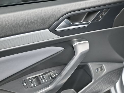 Used 2025 Volkswagen Jetta SE image 8