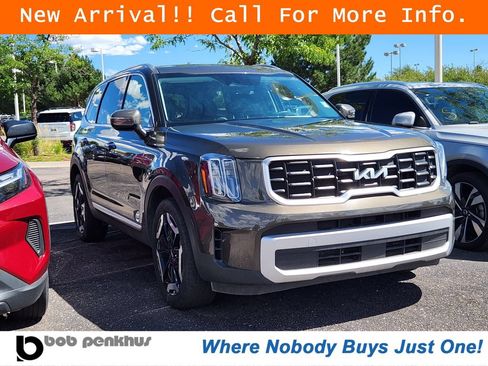 Used 2025 Kia Telluride S AWD/4WD image 1