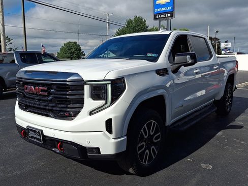 Used 2024 GMC Sierra 1500 AT4 w/ Technology Package AWD/4WD image 3