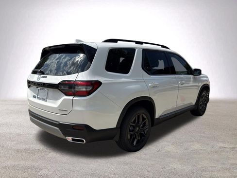 Used 2025 Honda Pilot Touring image 9