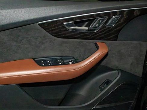 Used 2021 Audi Q7 3.0T Prestige image 13