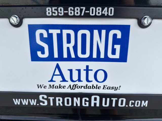 Used 2023 Toyota Highlander LE AWD/4WD image 18