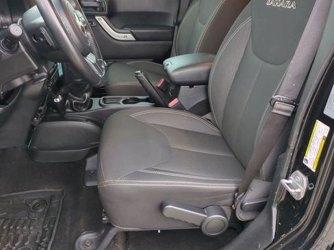 Used 2017 Jeep Wrangler Unlimited Sahara w/ Connectivity Group image 16