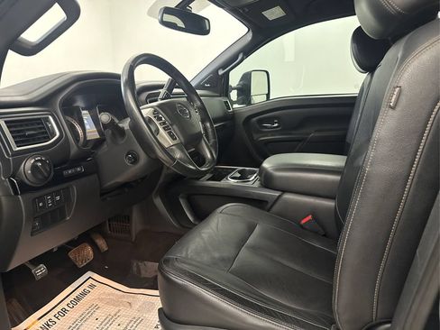 Used 2019 Nissan Titan SL w/ Midnight Edition AWD/4WD image 9