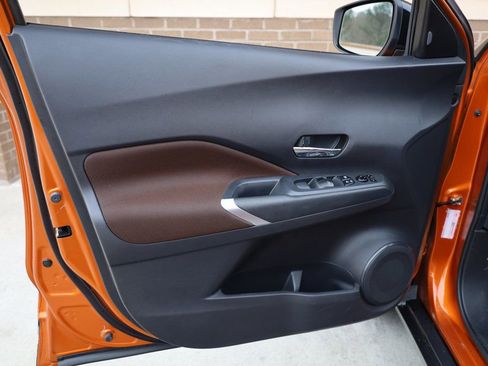 Used 2023 Nissan Kicks SR image 12