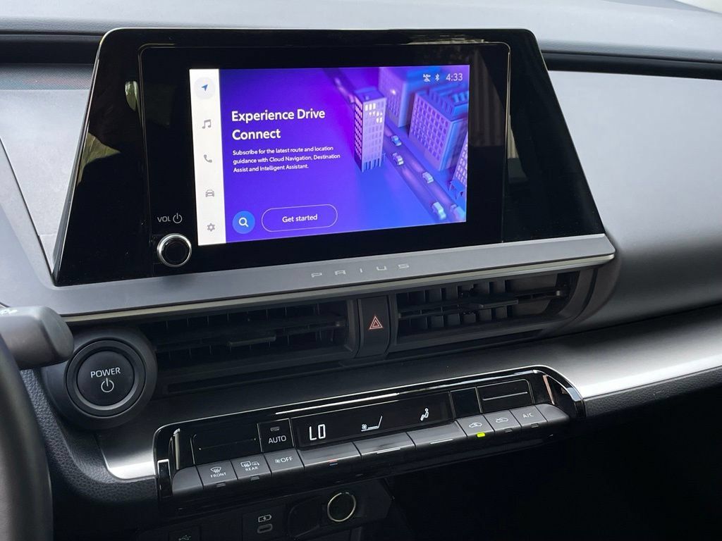 Used 2025 Toyota Prius LE FWD image 16
