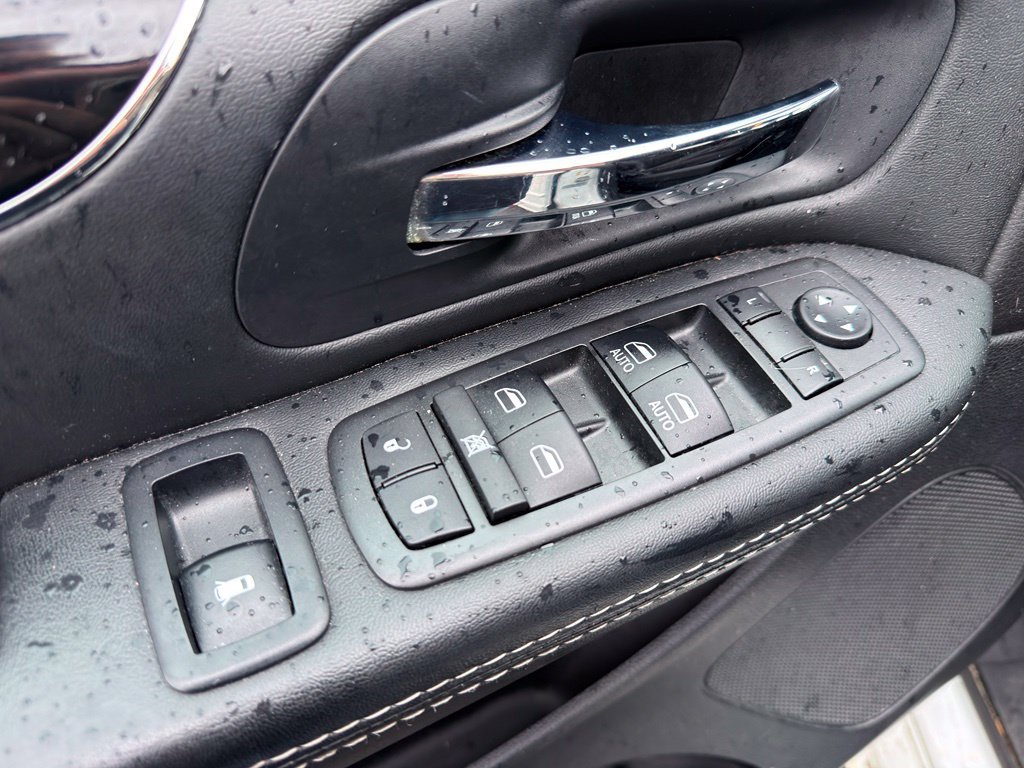Used 2017 Dodge Grand Caravan SE FWD image 22