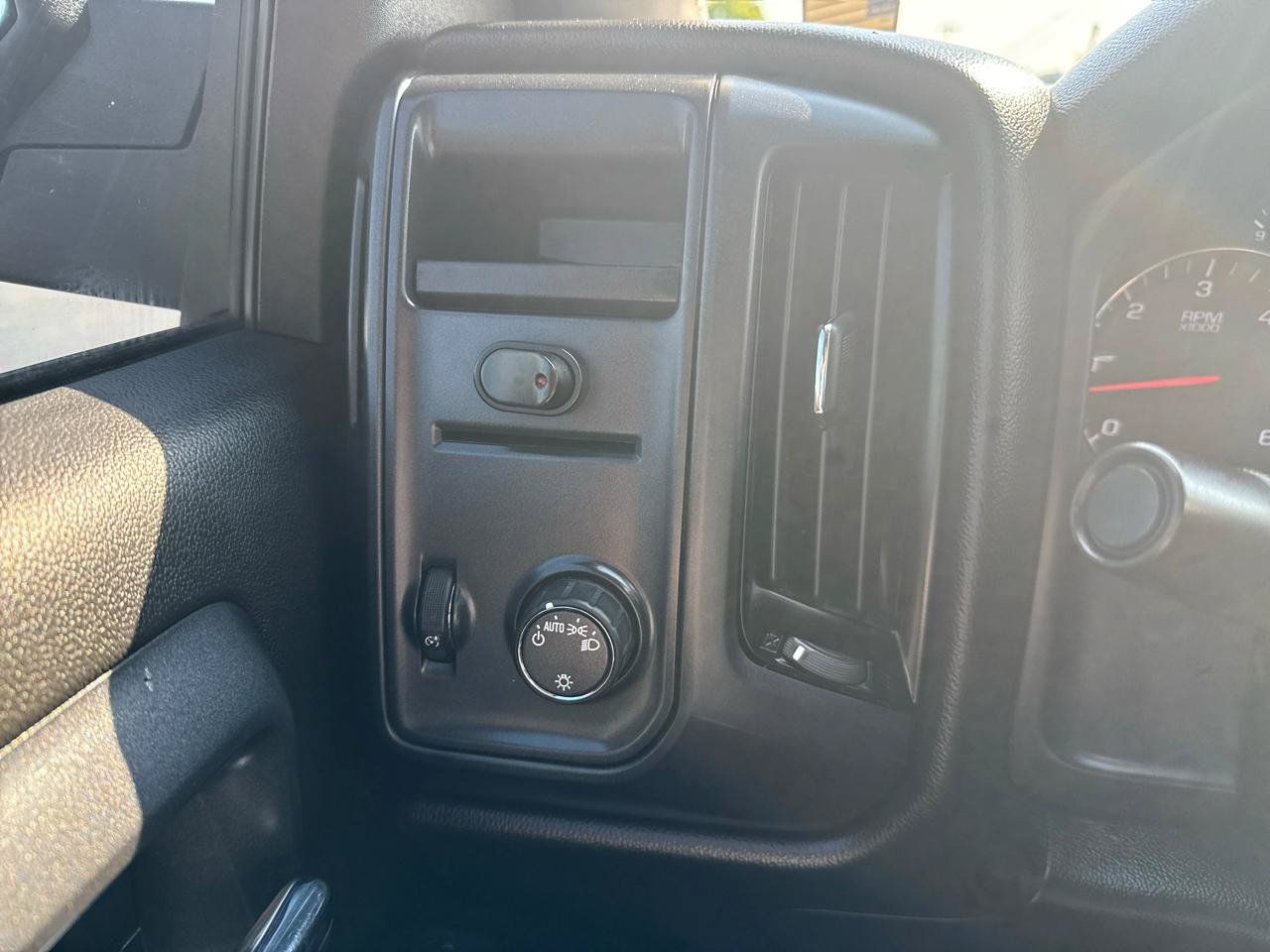 Used 2018 Chevrolet Silverado 1500 W/T w/ Trailering Package AWD/4WD image 12