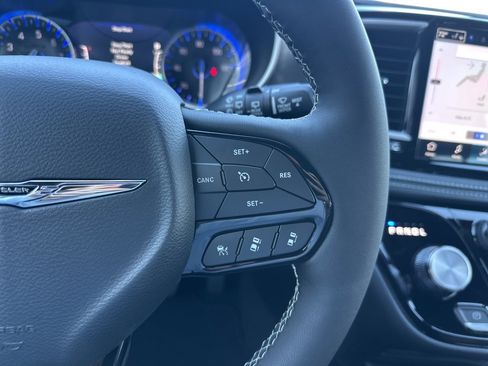 New 2026 Chrysler Pacifica Select image 64