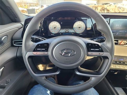 Used 2021 Hyundai Elantra SEL w/ Convenience + Premium Package image 24