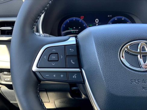 Used 2025 Toyota Highlander Platinum image 20
