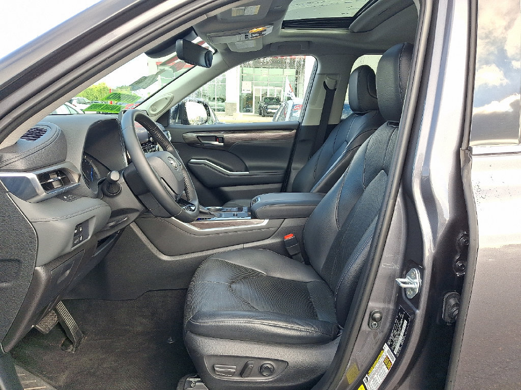 Certified 2021 Toyota Highlander Limited AWD/4WD image 15