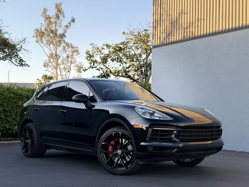 Used 2019 Porsche Cayenne S image 4
