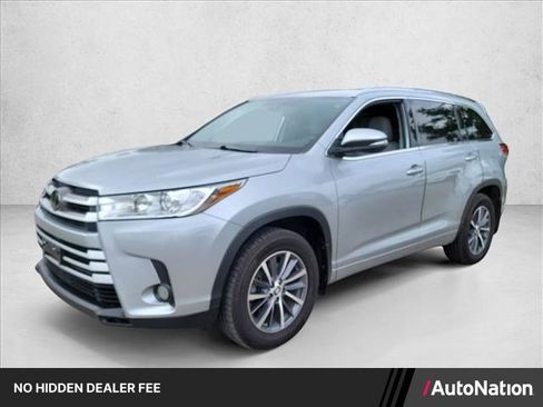 Used 2018 Toyota Highlander XLE FWD image 1
